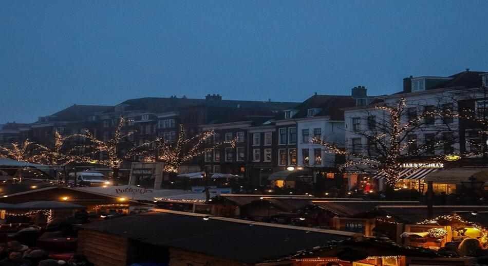 Mercado flotante en Leiden (Países Bajos)