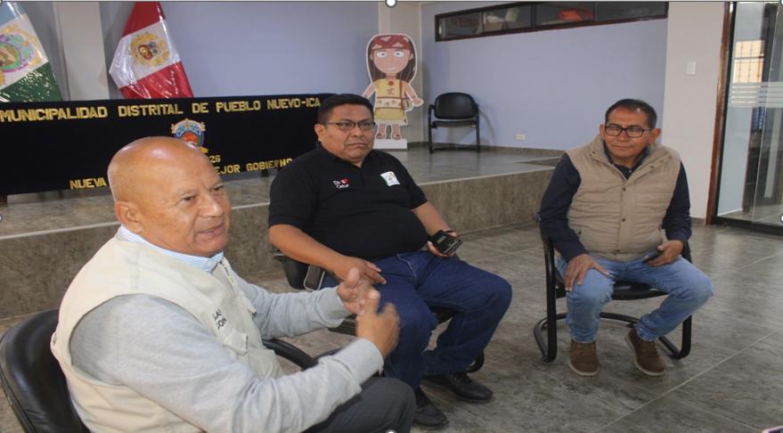 3 García Carhuayo junto al organizador de este encuentro