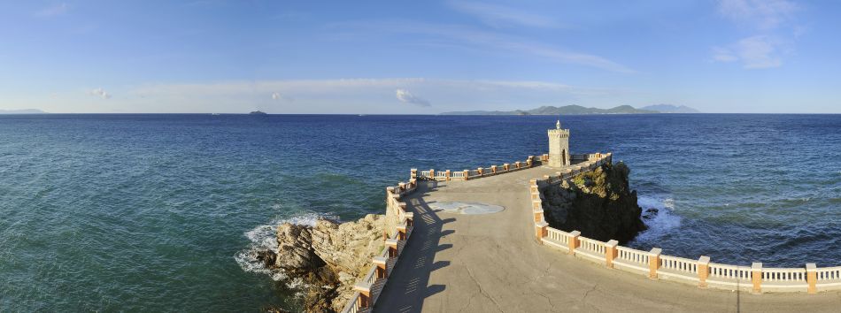 3 Piombino Piazza Bovio photo by Guido Cozzi