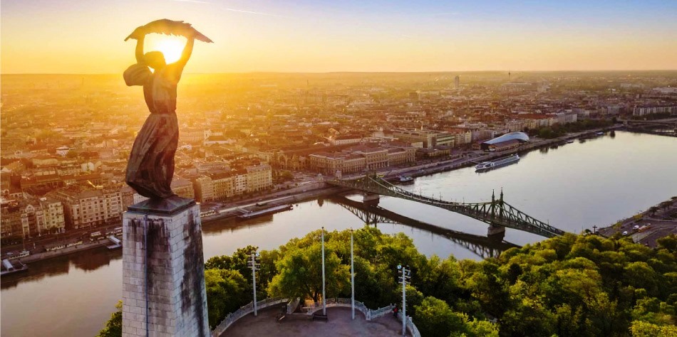 Budapest a pies del Danubio