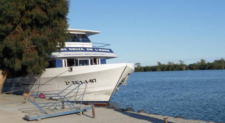Delta del Ebro embarcación sobre el rio 2