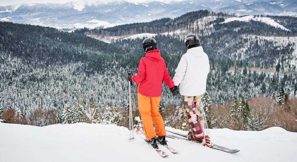 Escapada romántica practicando esquí