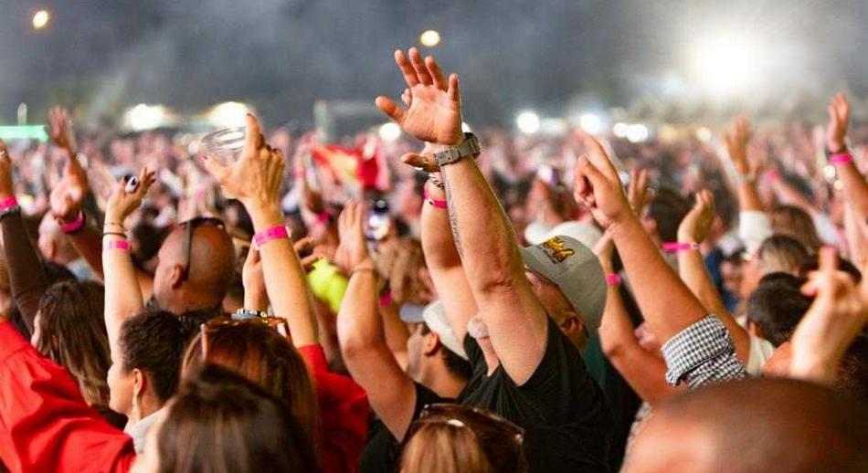 Gente bailando en el primer Fest de Miami