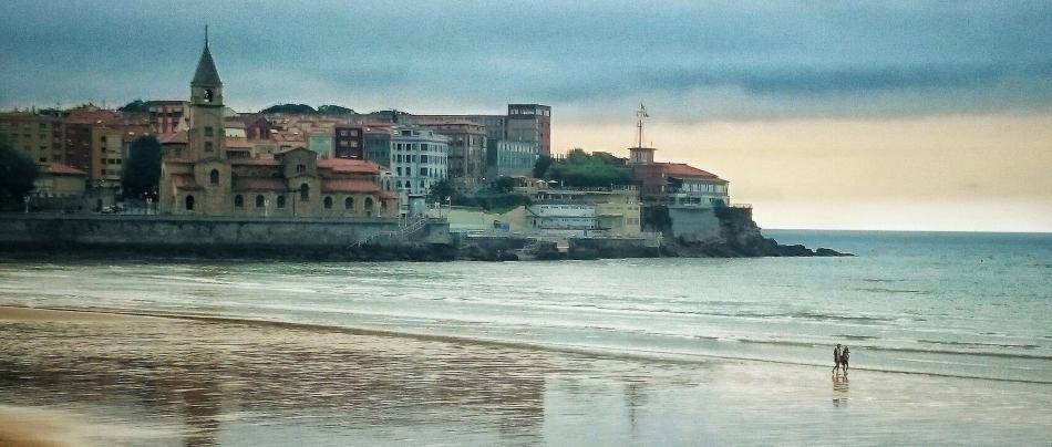 La playa de San Lorenzo. Gijón