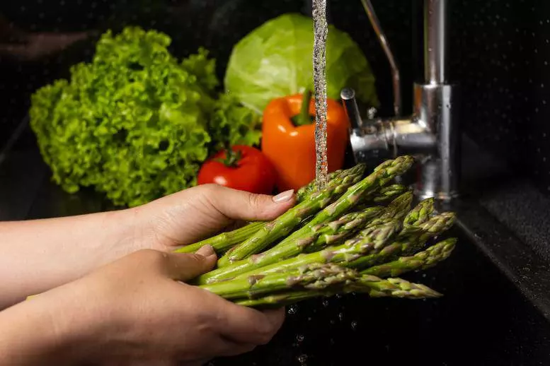 🍎 ¿Cuál es la forma más segura de desinfectar frutas y verduras?