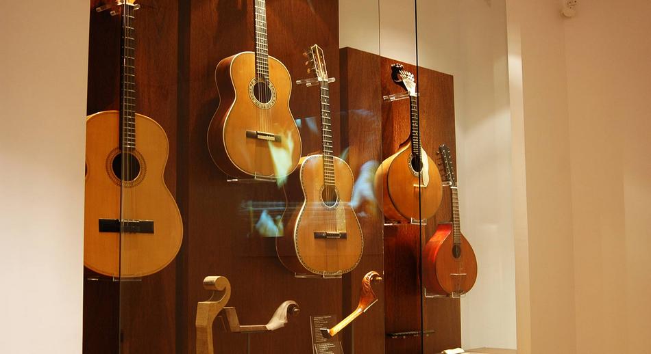 Museo del Fado guitarras