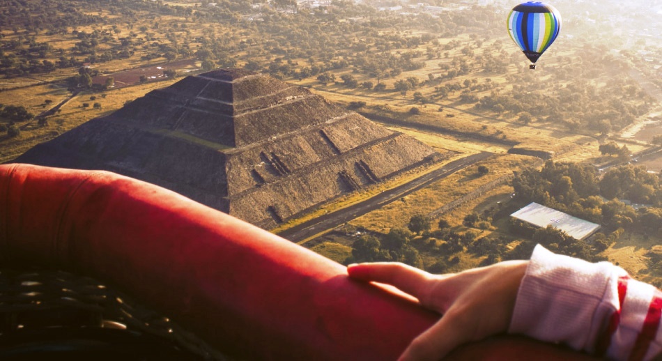 Pirámides Teotihuacan de México en globo aerostático
