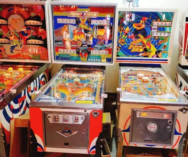 El encanto de la fabricación artesanal de las máquinas de Pinball