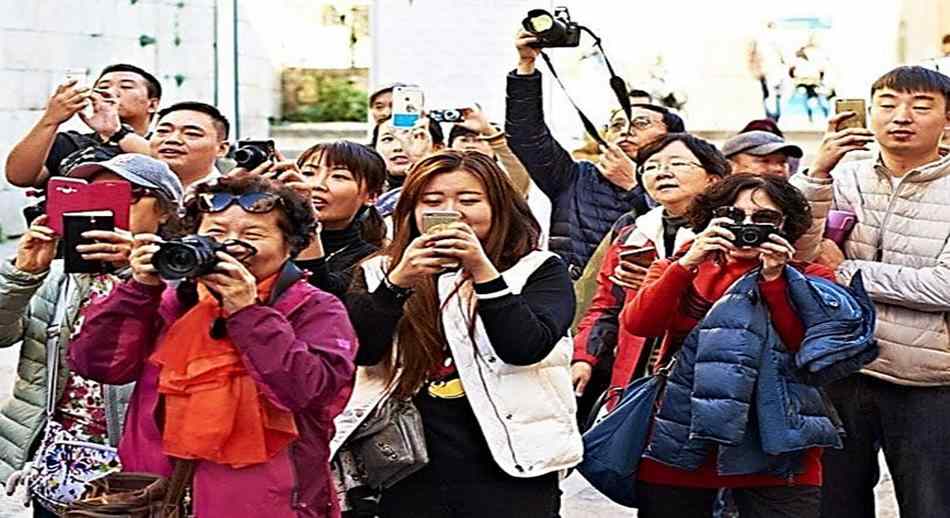 Turistas chinos fotografiando