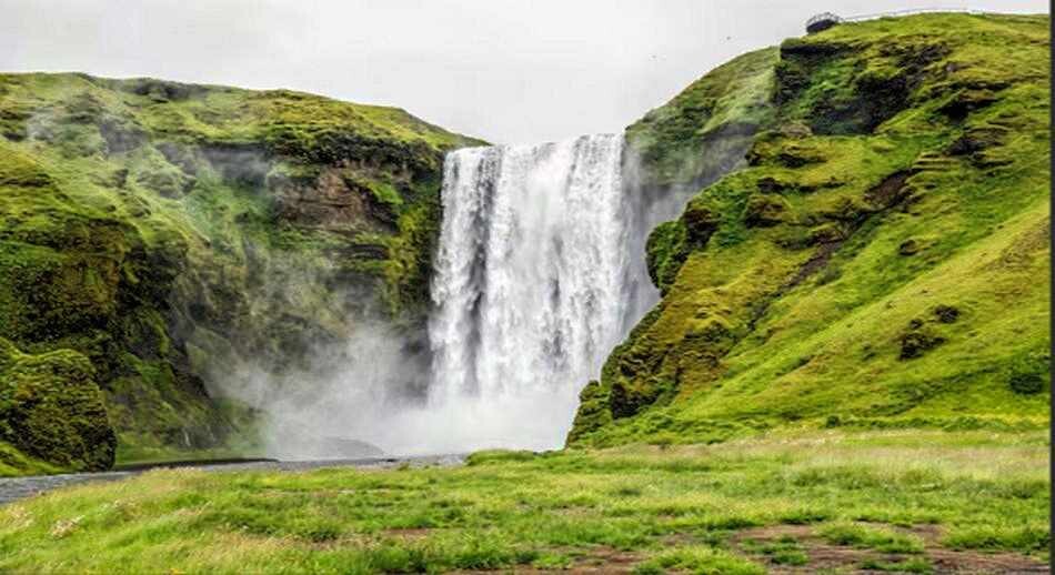 Cascada de Skogafoss, Islandia foto freepik