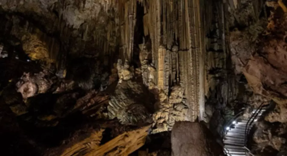 Las 11 Cuevas Más Impresionantes De España 5360