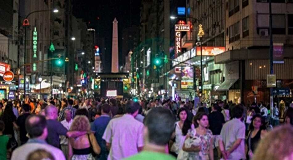 Caminar por Av. Corrientes es encontrar un abanico cultural de libros