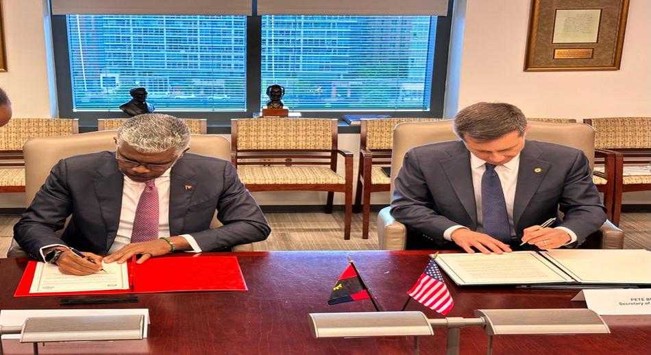Angola y EE.UU. firman convenio para transporte aéreo