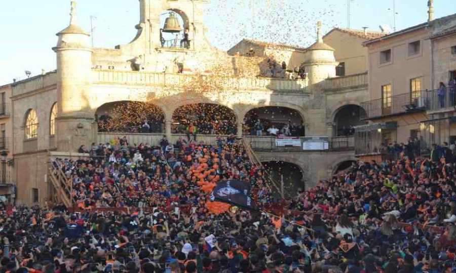 Un carnaval singular en el que el toro se impone a los disfraces