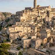 Matera: la ciudad italiana excavada en la roca que pasó de la pobreza extrema a convertirse en uno de los destinos más fascinantes de Europa