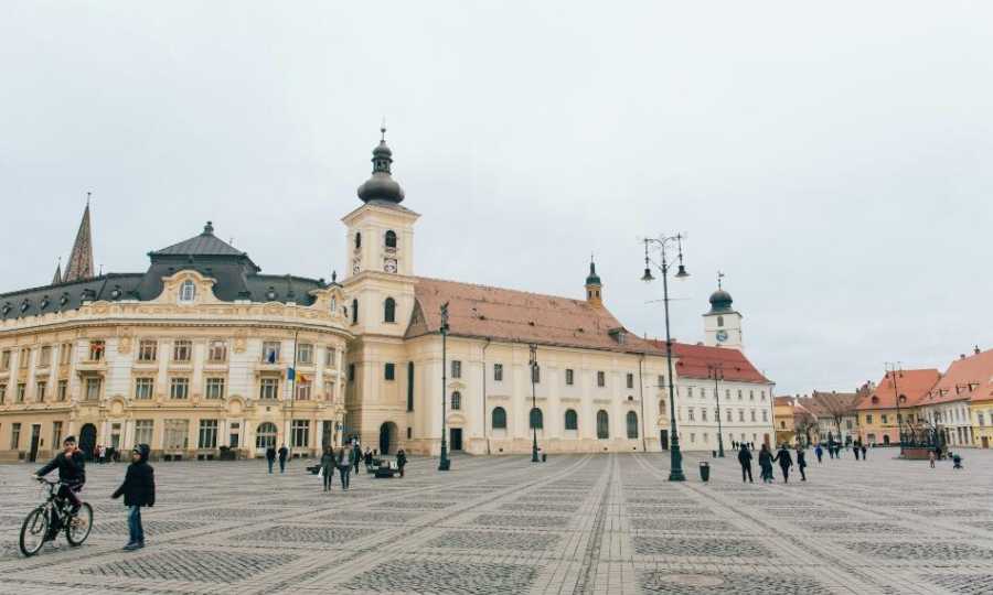 SIBIU, LA JOYA MEDIEVAL DE RUMANÍA QUE SORPRENDE A CADA PASO