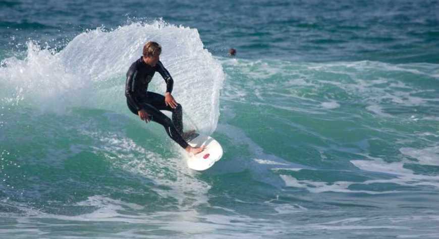 Comienza la mejor época del año para surfear en Lisboa