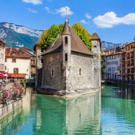 Annecy, entre lago alpino y encanto romántico