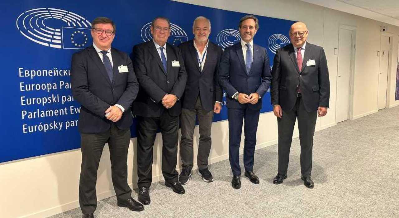 La  Mesa del  Turismo  presenta su Plan de Acción en Bruselas 