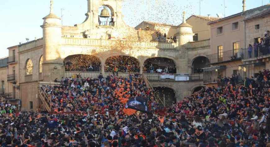 Un carnaval singular en el que el toro se impone a los disfraces