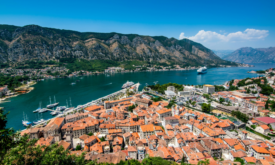 KOTOR, LA CIUDAD FORTIFICADA QUE DOMINA UNA DE LAS BAHÍAS MÁS ESPECTACULARES DE EUROPA