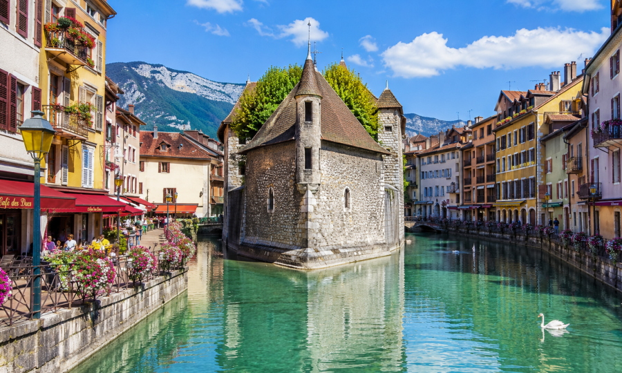 Annecy, entre lago alpino y encanto romántico