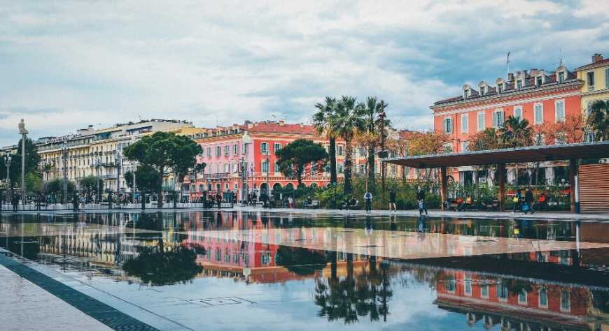La vieja Niza : una exploración histórica