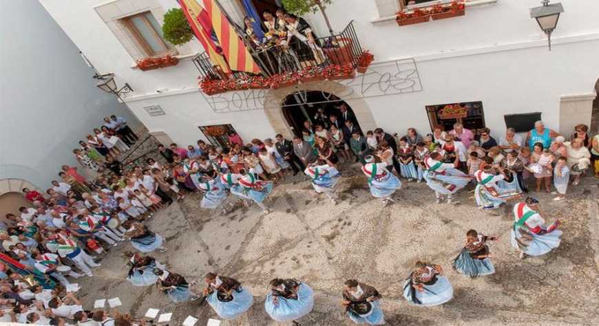 Fiestas de la Ermitana en Peñíscola, cuando los bailes ancestrales evocan el recuerdo del Papa Luna