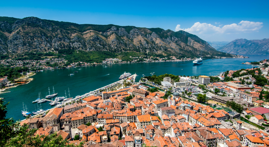 kotor, la ciudad fortificada que domina una de las bahías más espectaculares de Europa