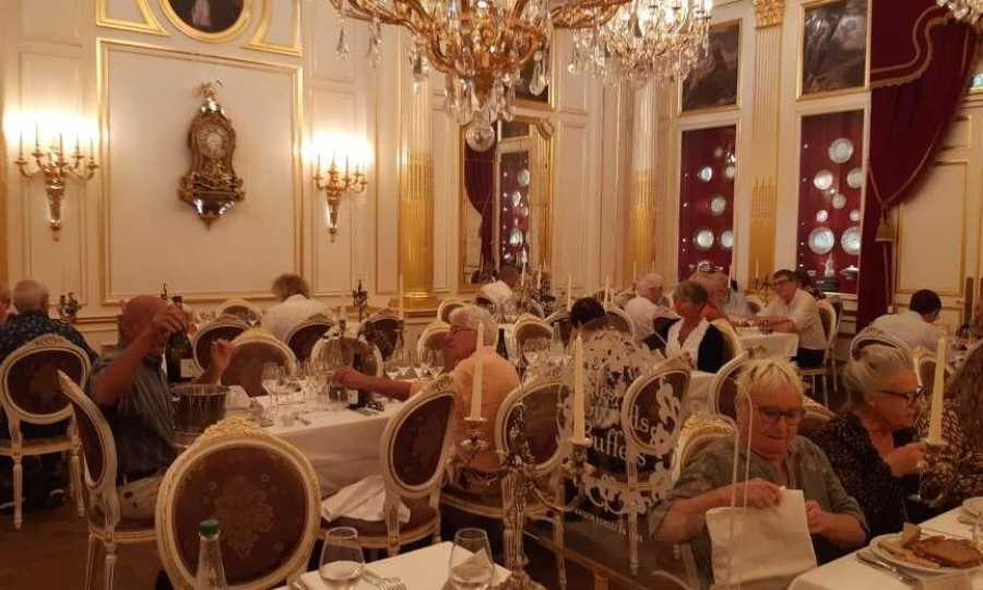  Les Grands Buffets inicia su 