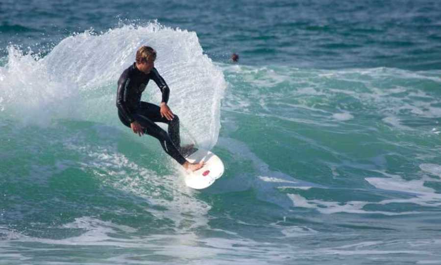 Comienza la mejor época del año para surfear en Lisboa