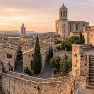 Girona : mucho más que una postal medieval, un viaje entre historia y luz