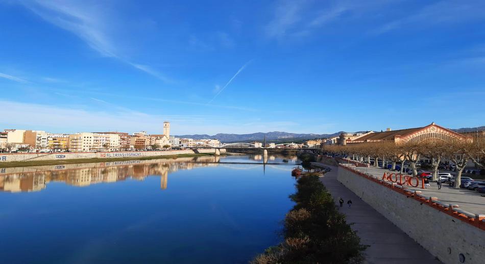 Tortosa vista desde el río Ebro