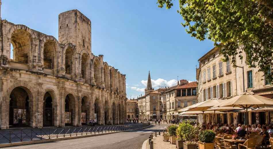 Arles, entre historia romana, arte y tradición Provenza