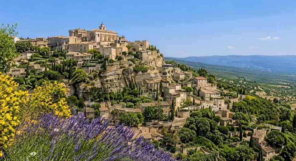 Gordes, el tesoro provenzal entre lavanda y colinas doradas